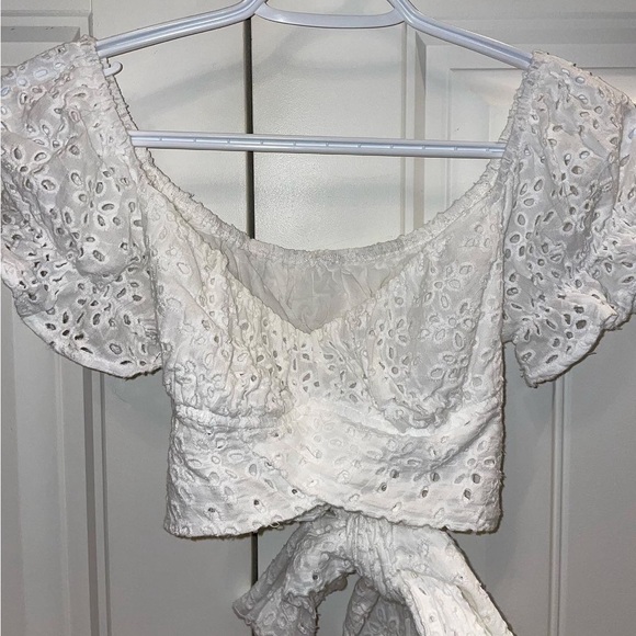 Cute White Top - Picture 2 of 2